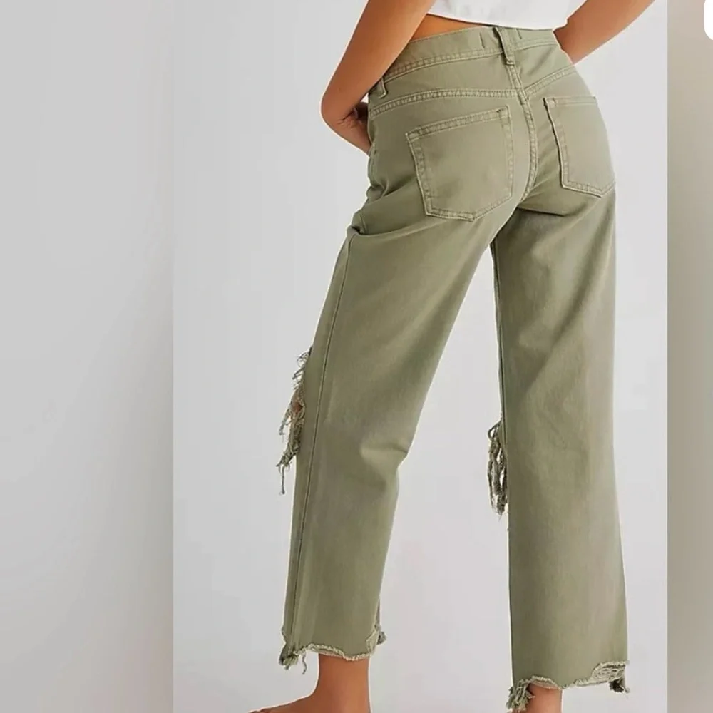EUC Free People Maggie Distressed Jeans Moss Green Size 25